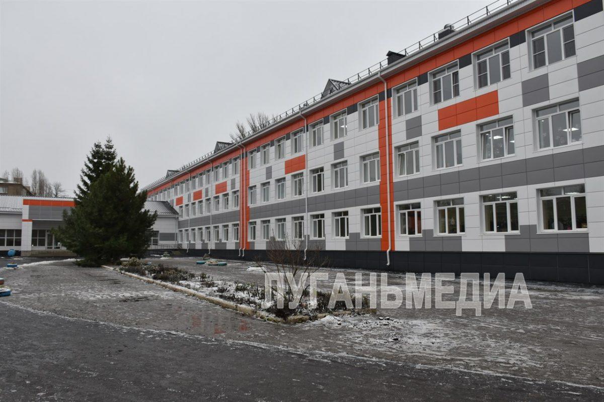 В Антрацитовской средней школе № 3 выполнен капитальный ремонт