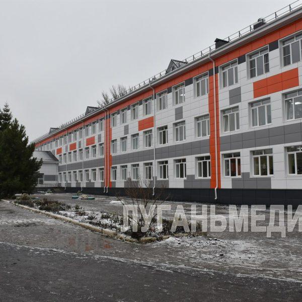 В Антрацитовской средней школе № 3 выполнен капитальный ремонт