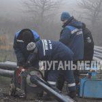 Специалисты Алчевского управления ГУП ЛНР «Лугансквода» проводят работы по замене аварийного участка трубопровода, который&hellip;