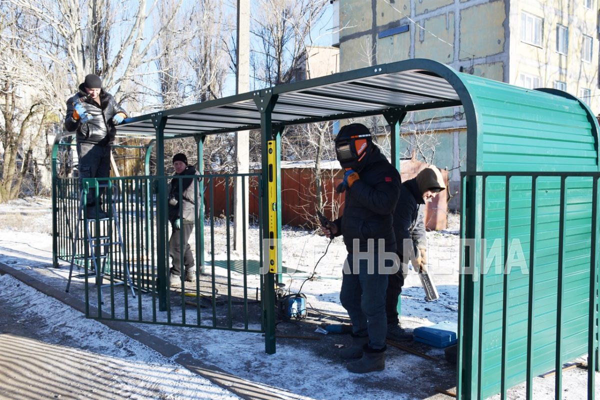 В Краснолучском округе осуществляется обустройство площадок для сбора ТКО
