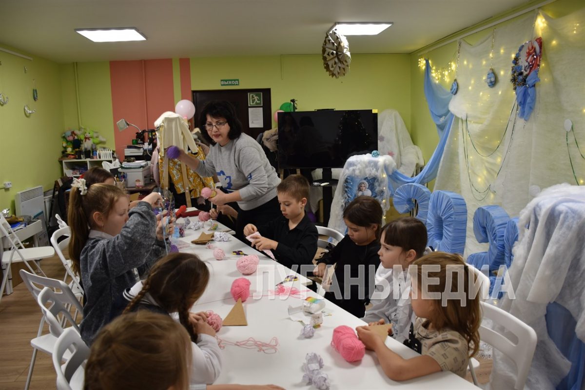 В День Святителя Николая Чудотворца творческая мастерская была организована для первомайских школьников