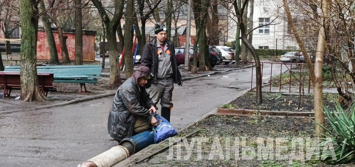 Единая управляющая компания занимается восстановлением теплоснабжения в одном из домов Луганска