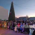 В Ровеньках состоялось открытие новогодней елки