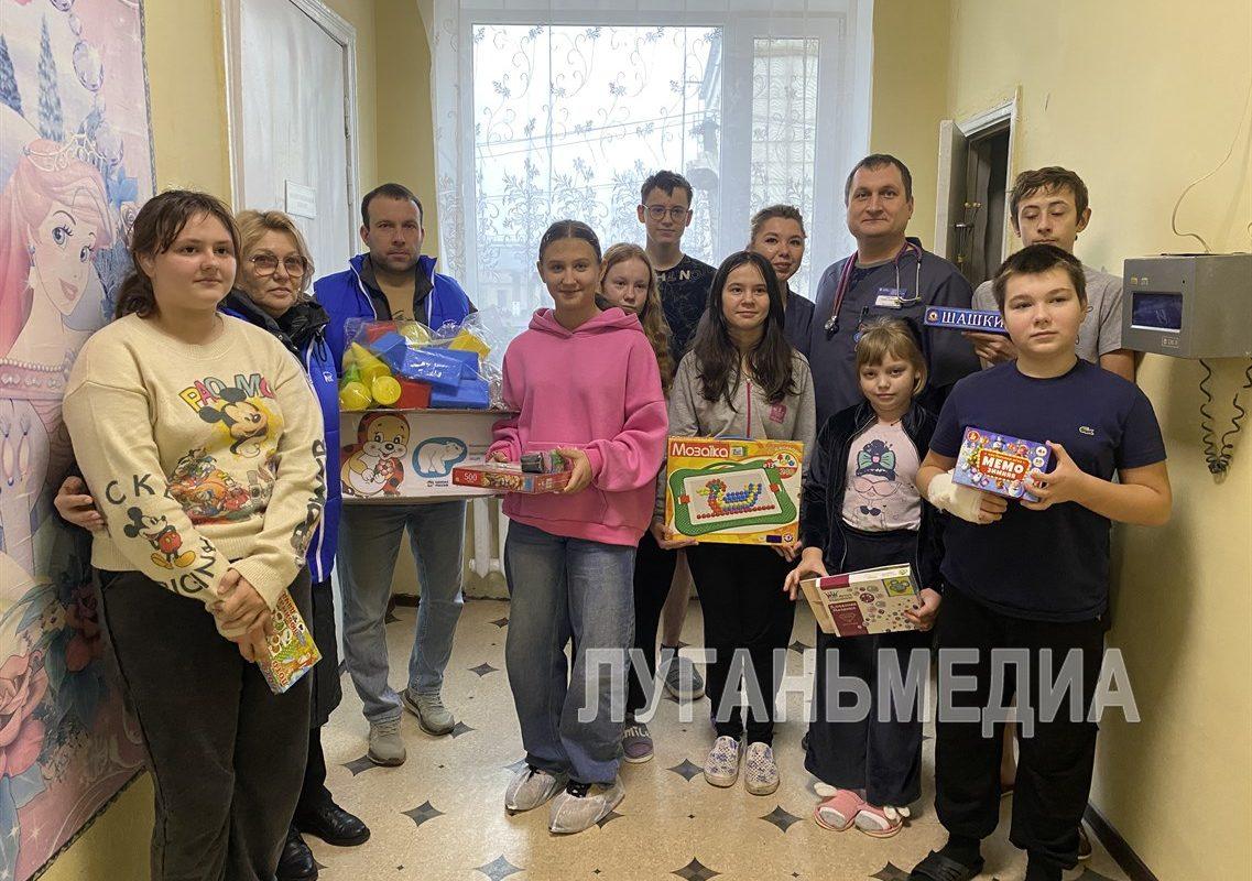 Активисты Меловского местного отделения партии «Единая Россия» приняли участие в акции «Коробка храбрости»