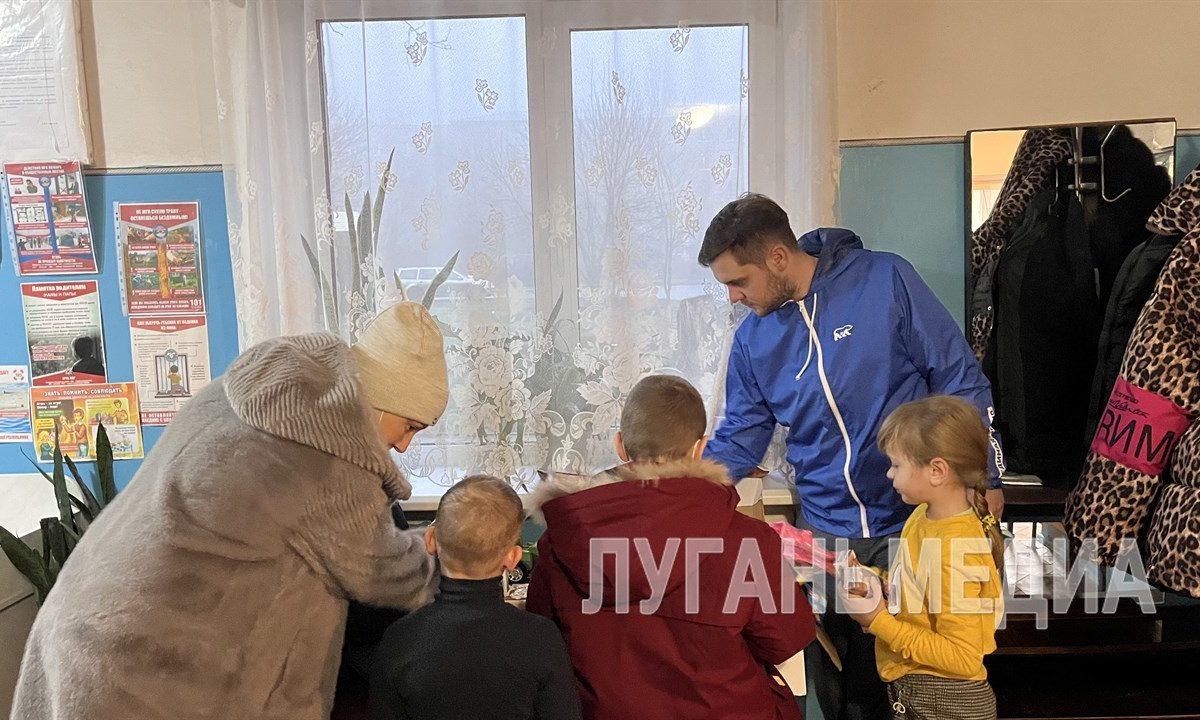 В рамках акции «Коробка храбрости» детям были переданы игрушки в Перевальске