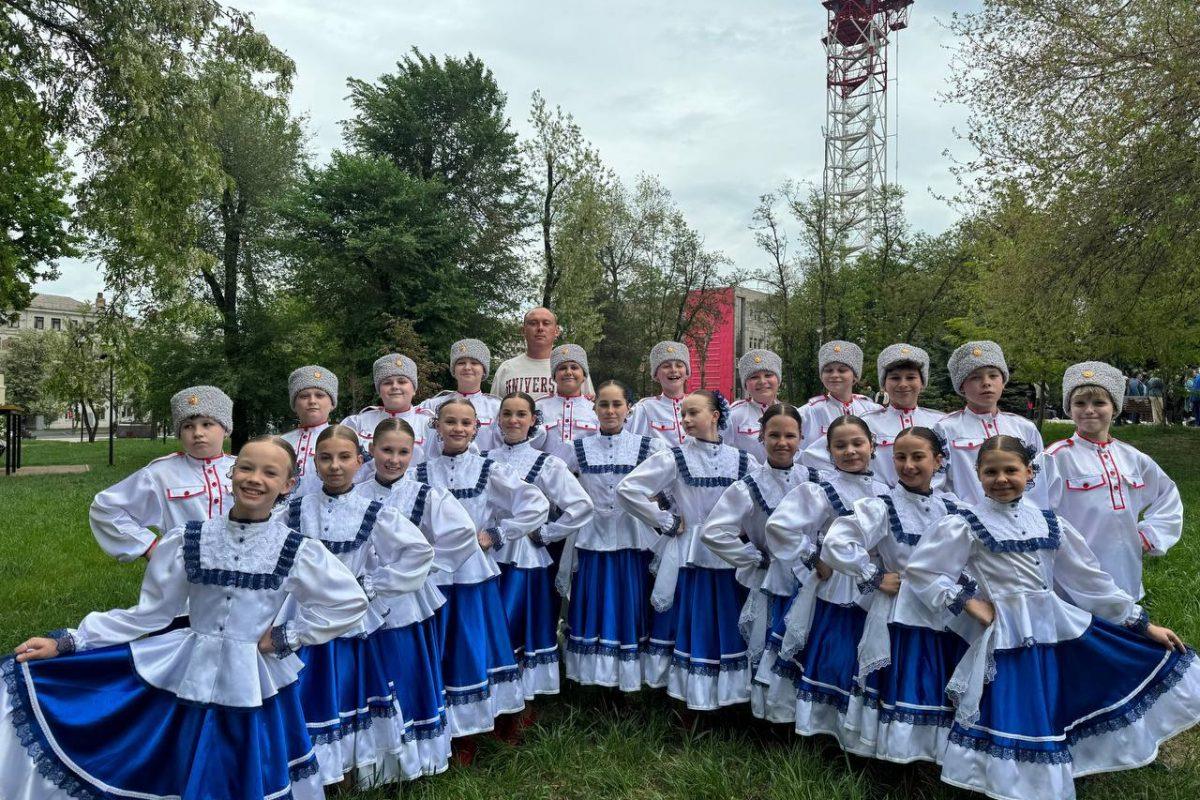 Ансамбль из Луганска ярко сиял на Всероссийском фестивале «В свете софитов»