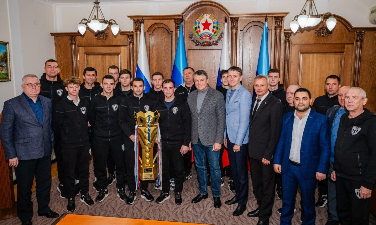 Леонид Пасечник встретился с командой, победившей в Кубке Содружества – 2025