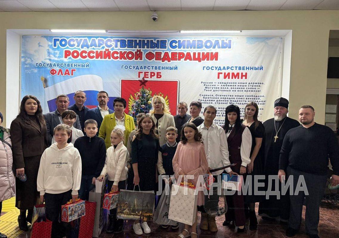 В Сватовском муниципалитете продолжается акция «Елка желаний»