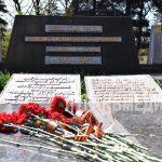 В преддверии Дня памяти жертв геноцида советского народа в Алчевске состоялось торжественное возложение цветов