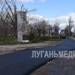 В городе Артемовск Перевальского муниципального округа завершают ремонт дорог