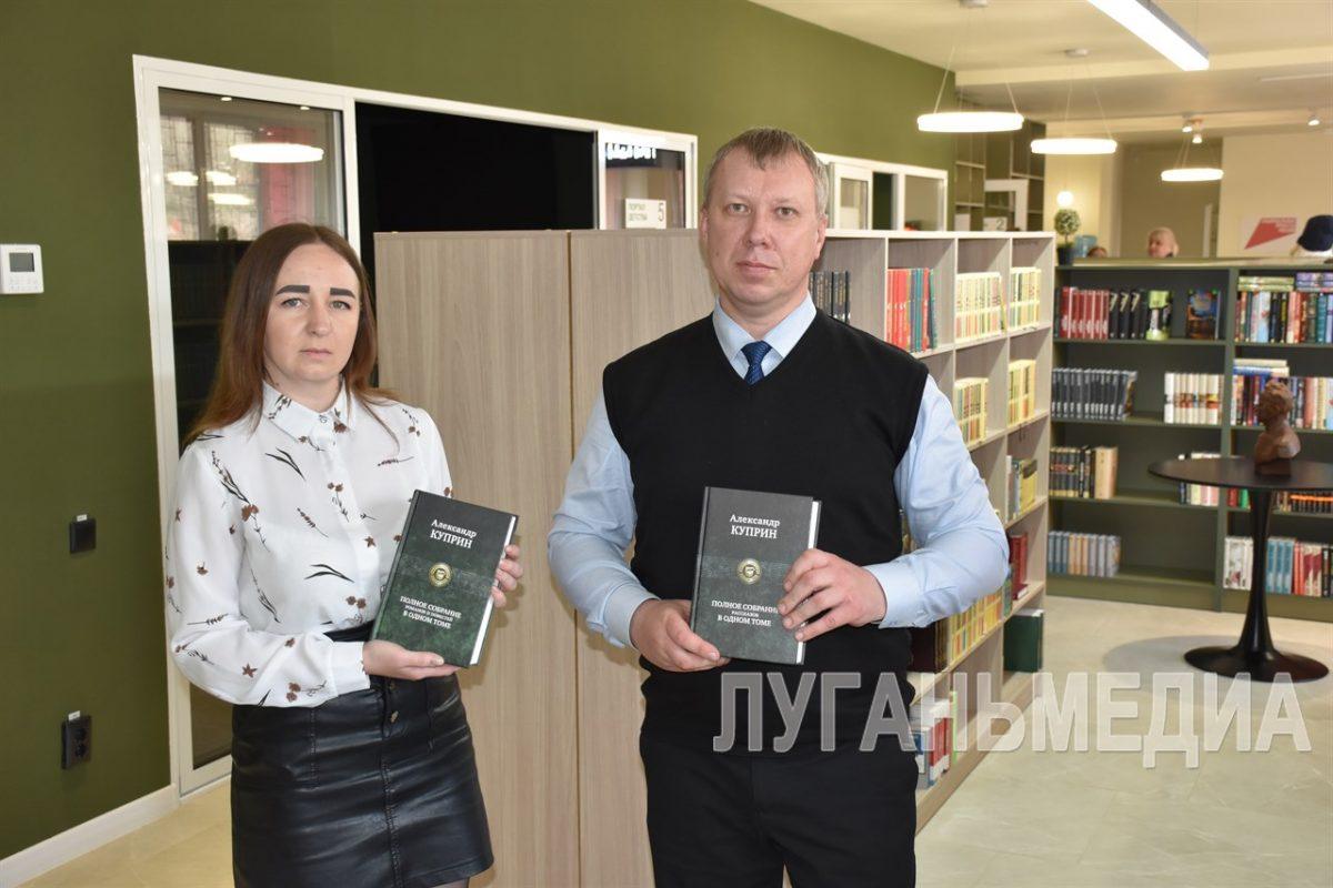 В Перевальске единороссы проинспектировали работу обновленной модельной библиотеки «Библиопортал»