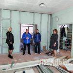 Стахановские единороссы проинспектировали ремонт в будущей модельной библиотеке