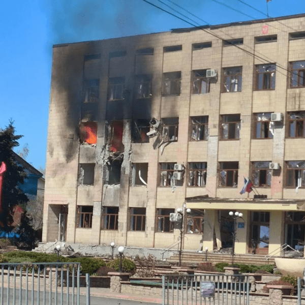 Леонид Пасечник: «Очередной подлый варварский удар ВСУ. В разгар рабочего дня укронацисты прицельно ударили по зданию Администрации&hellip;