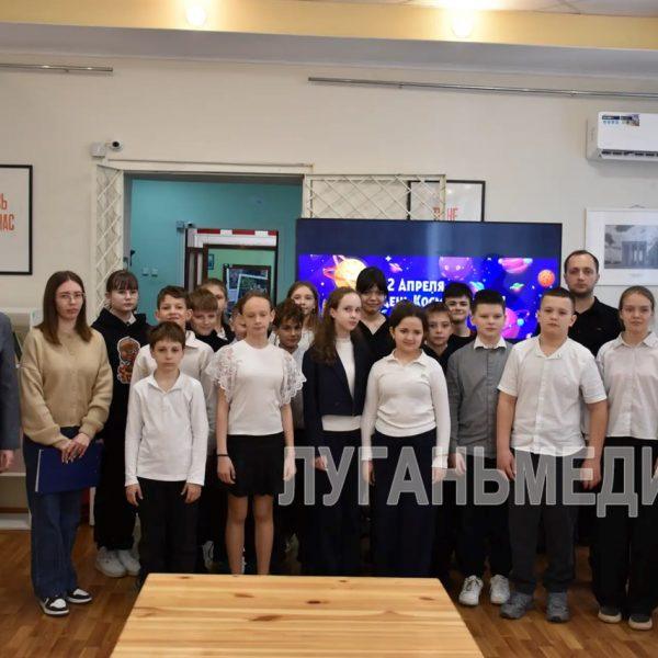 В ровеньковском детском центре творчества прошло познавательное мероприятие, приуроченное к 65-летию полета Юрия Гагарина в космос