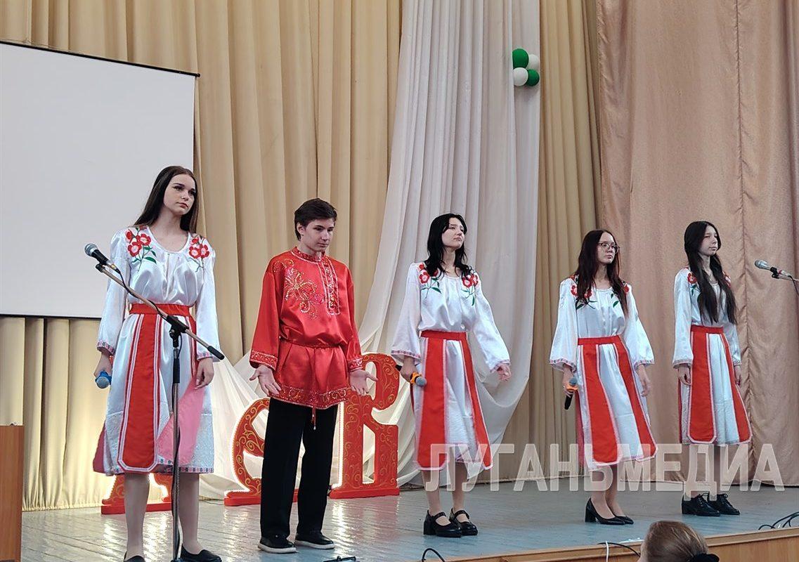 В Стаханове прошел молодежный фестиваль «Пасхальная симфония»