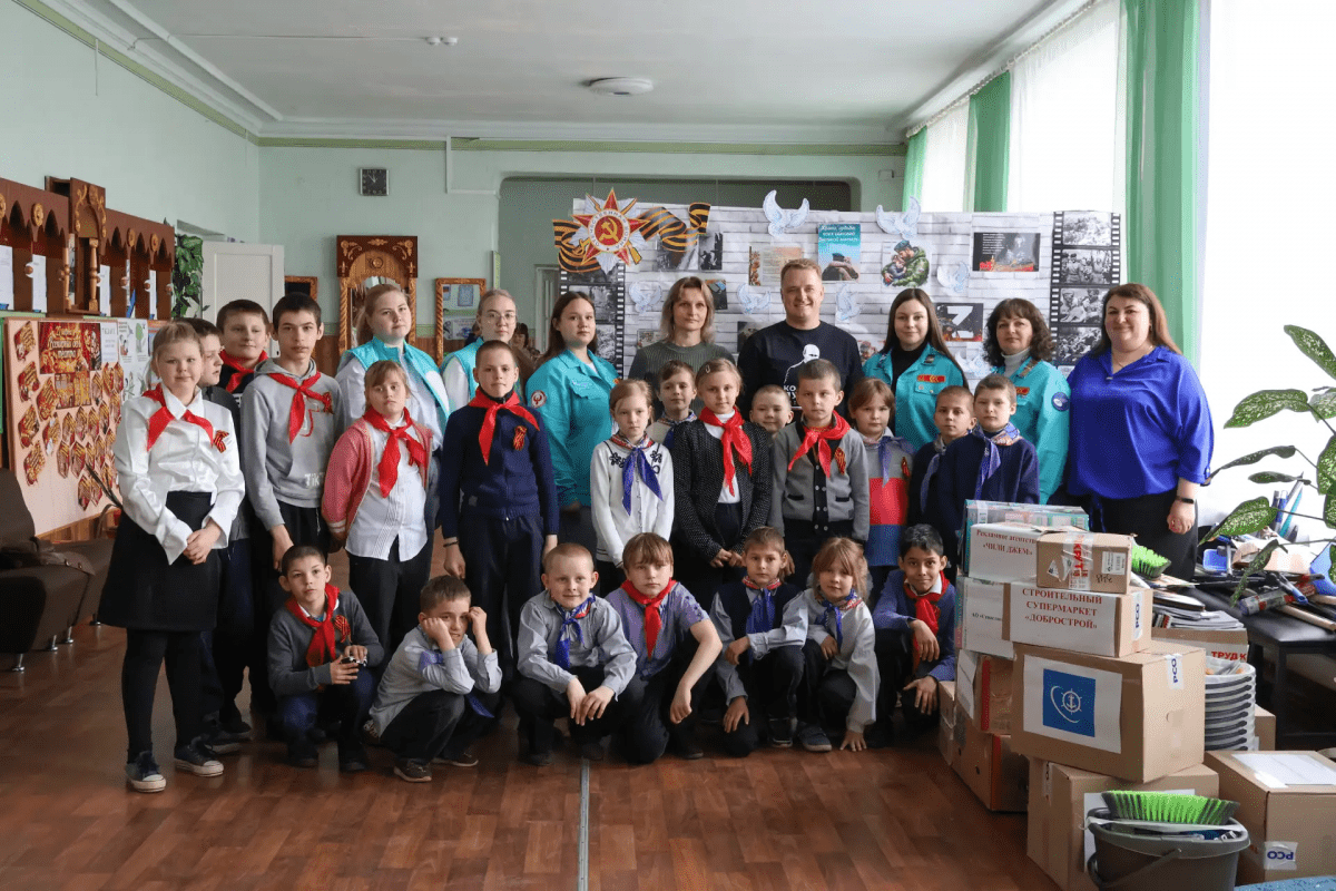 Студенческие отряды Севастополя передали гуманитарную помощь Кленовой школе-интернату в ЛНР