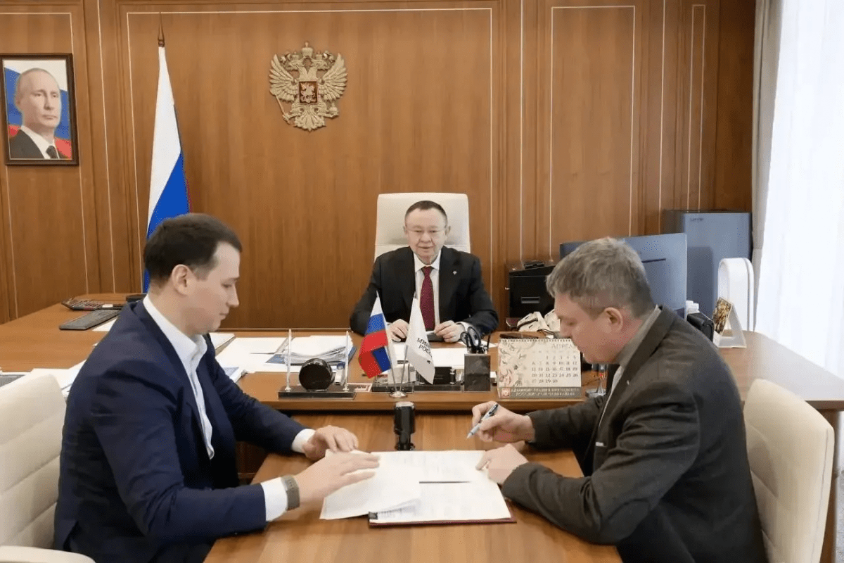 Леонид Пасечник обсудил социально-экономическое развитие республики с Министром строительства и ЖКХ РФ Иреком Файзуллиным и&hellip;