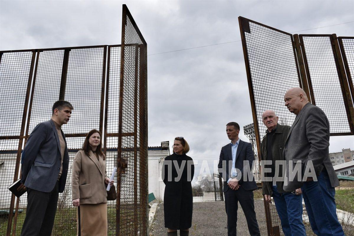 Кировск посетил министр спорта ЛНР Олег Шеренешев для обсуждения стратегии будущего физкультурно-оздоровительного комплекса открытого типа&hellip;