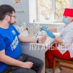 Участники кадрового проекта «Герои Луганщины» сдали кровь в Национальный день донора