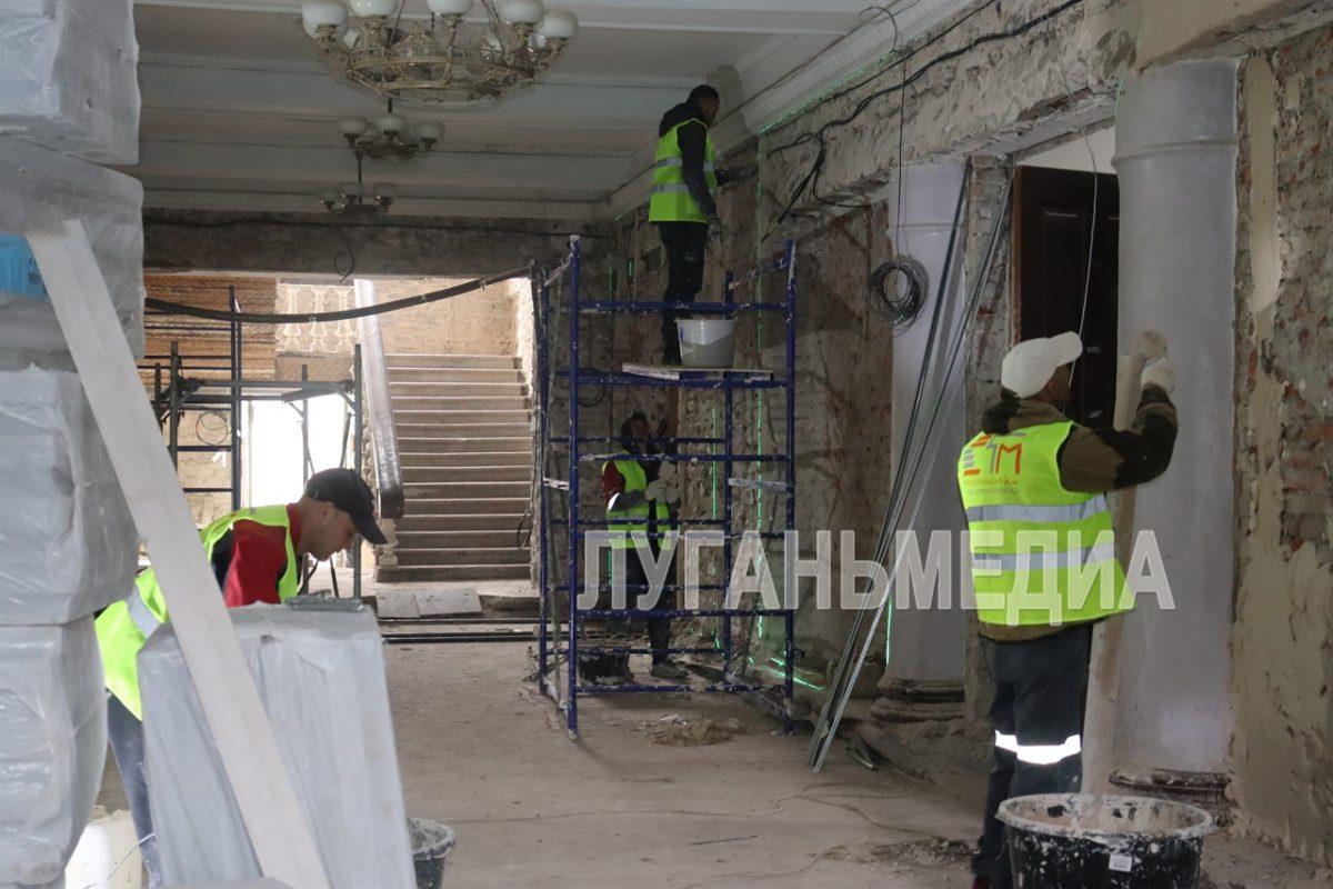 Красноярский край продолжает восстанавливать клуб в поселке Комсомольский Свердловского муниципалитета