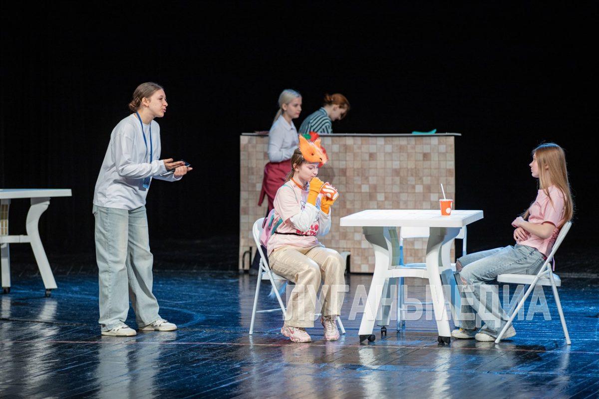 Луганские подростки впервые представили республику в фестивале театральных студий «Подмостки России»