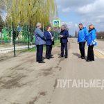 Единороссы проверили качество асфальта на трассе Никольское – Бараниковка