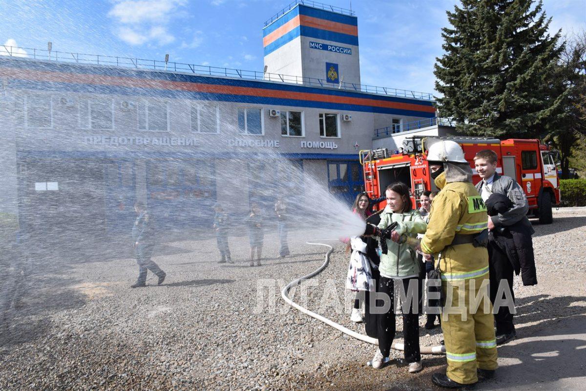 Для школьников Первомайска была организована экскурсия в пожарную часть округа