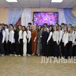 Краснолучских школьников наградили знаком «Труженик Луганщины»