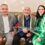 Представители Администрации Луганска поздравили ветеранов с Днем Победы