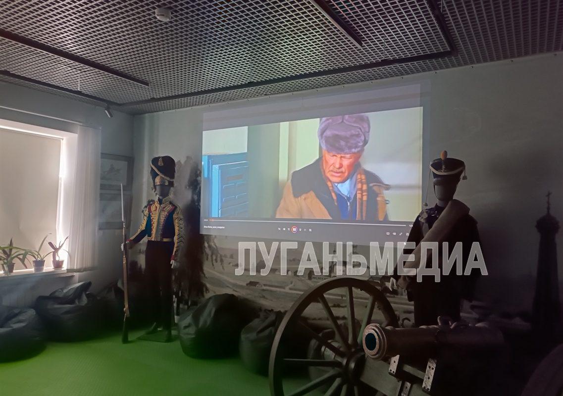 В Станице Луганской почтили память героев Великой Отечественной войны