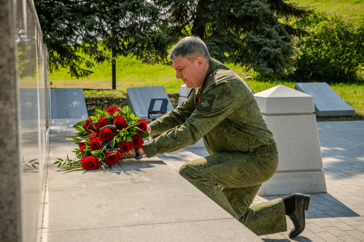 Леонид Пасечник: «Возложил цветы к мемориалу «Острая Могила». Это особенное место на луганской земле»