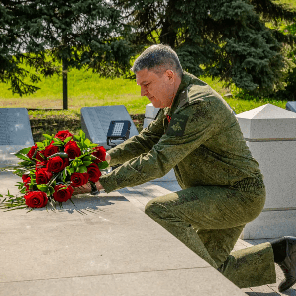Леонид Пасечник: «Возложил цветы к мемориалу «Острая Могила». Это особенное место на луганской земле»