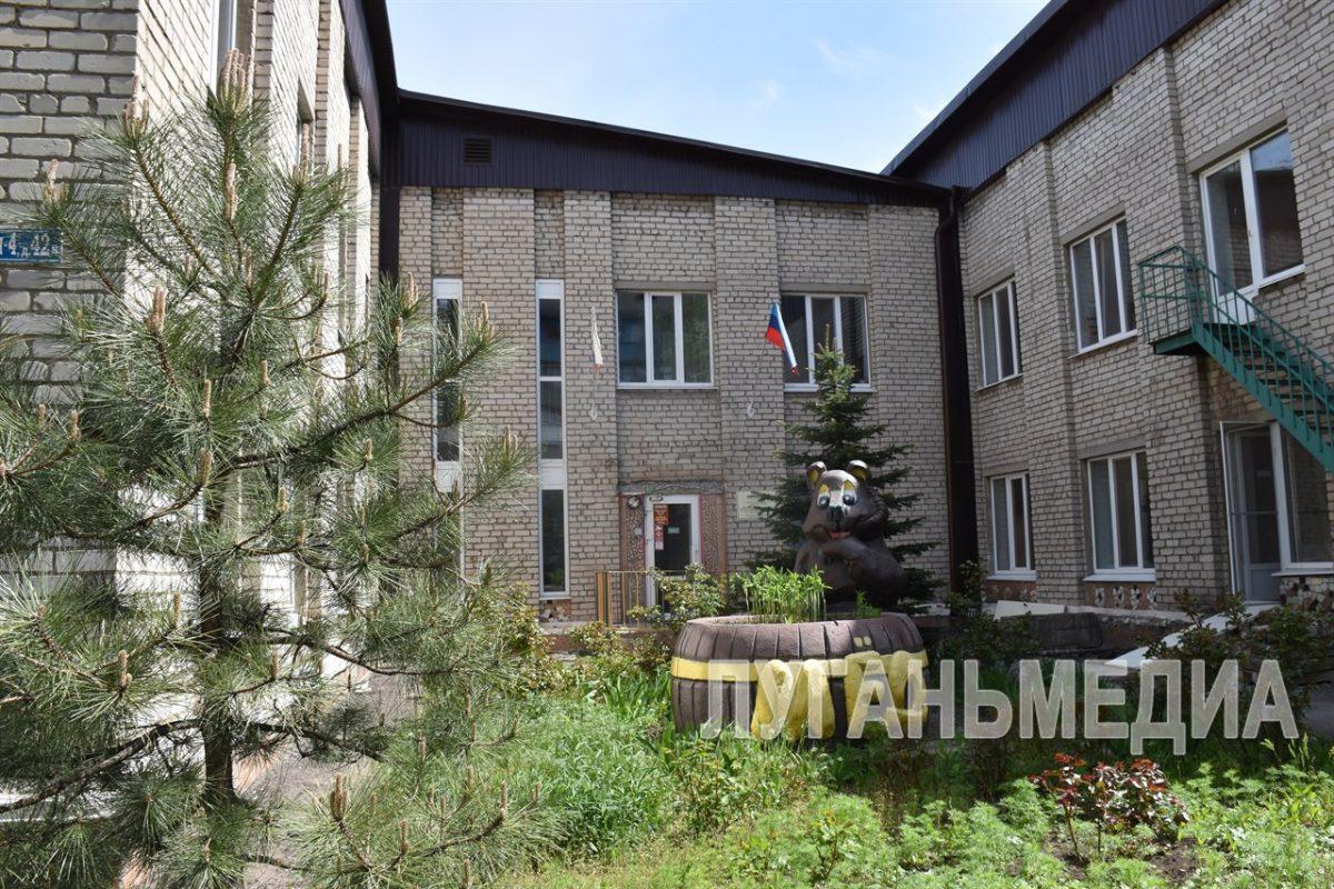 В Брянке в рамках нацпроекта «Семья» восстанавливают ясли-сад «Золотой улей»