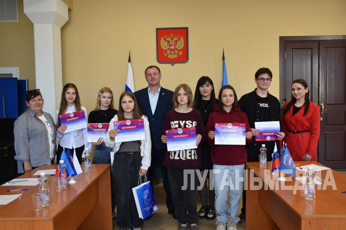В Первомайске школьники приняли участие в дискуссии дебатного клуба «Мнение молодежи»