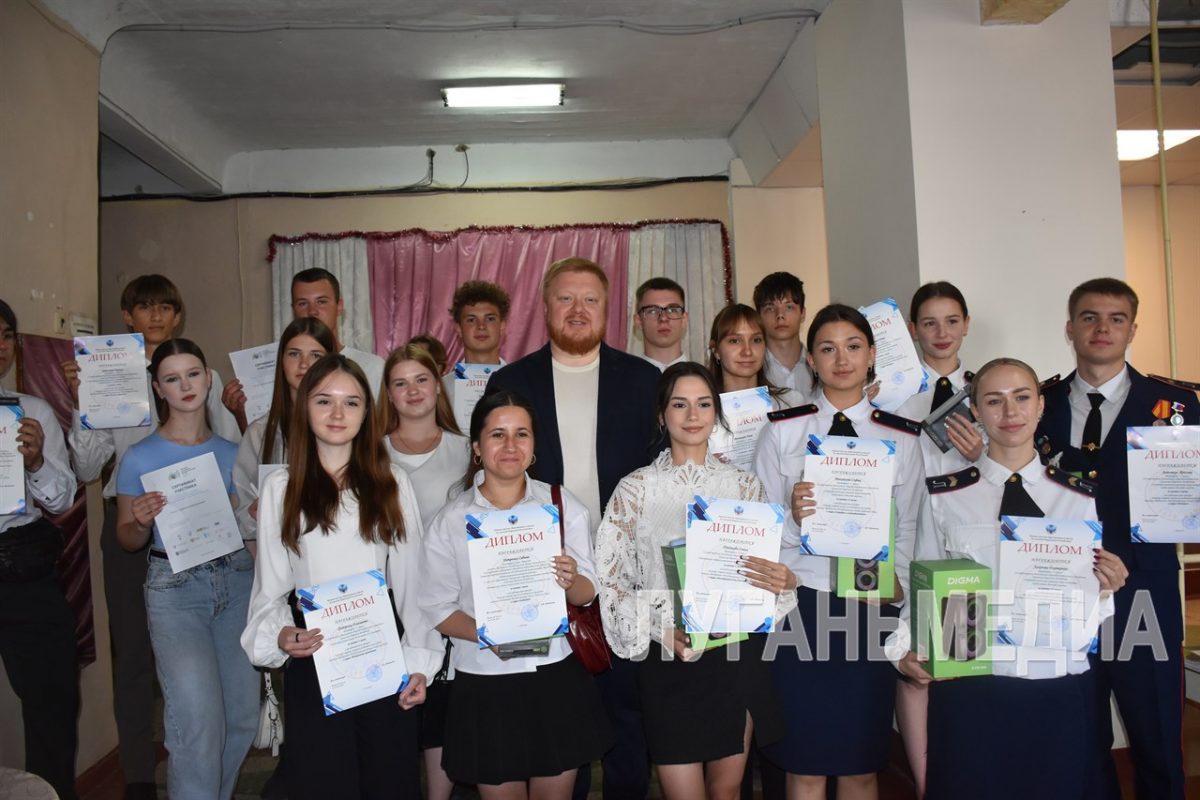 В Луганске наградили молодых ученых Республиканской малой академии наук
