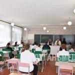 Краснолучские школьники написали ЕГЭ по русскому языку