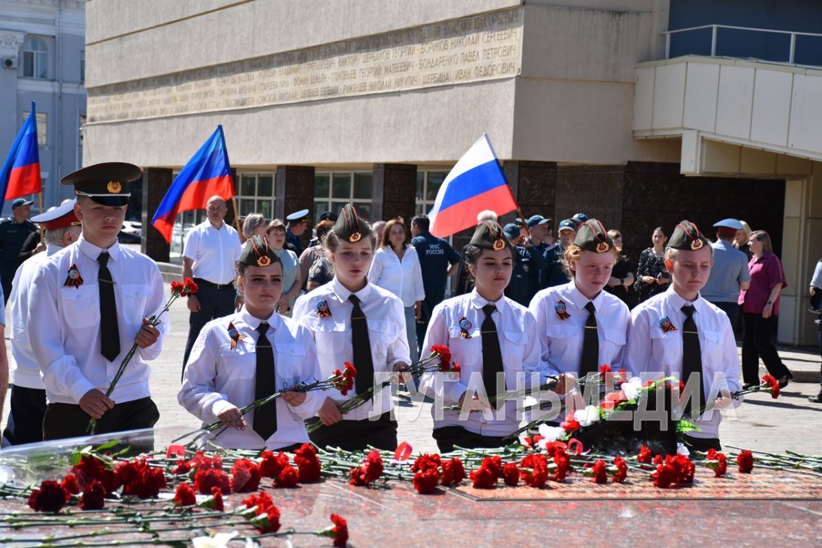 В Краснодоне прошел митинг в честь Дня памяти и скорби