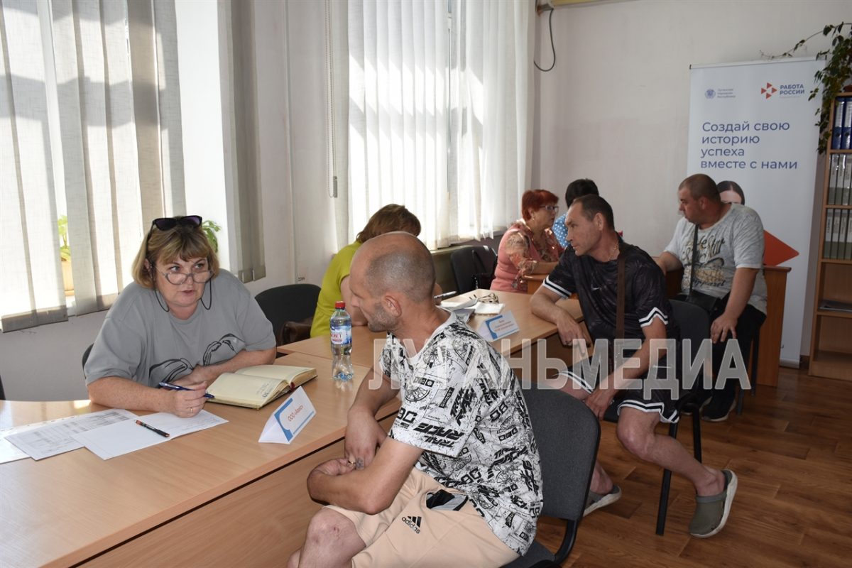 В Перевальске состоялся федеральный этап Всероссийской ярмарки трудоустройства «Работа России. Время возможностей»