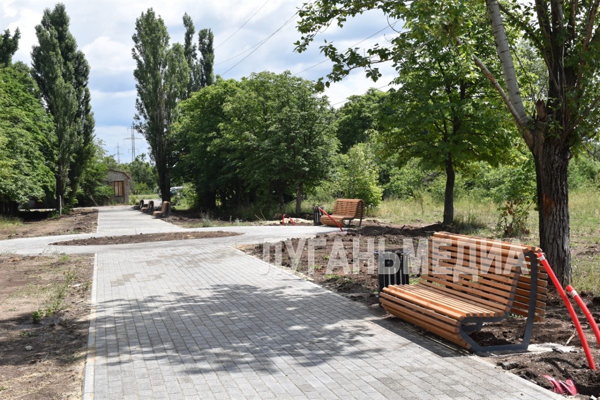 В Перевальске продолжается благоустройство общественных пространств