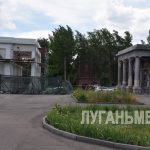 В Алчевске по народной программе «Единой России» продолжается благоустройство Сквера Доблести и Славы