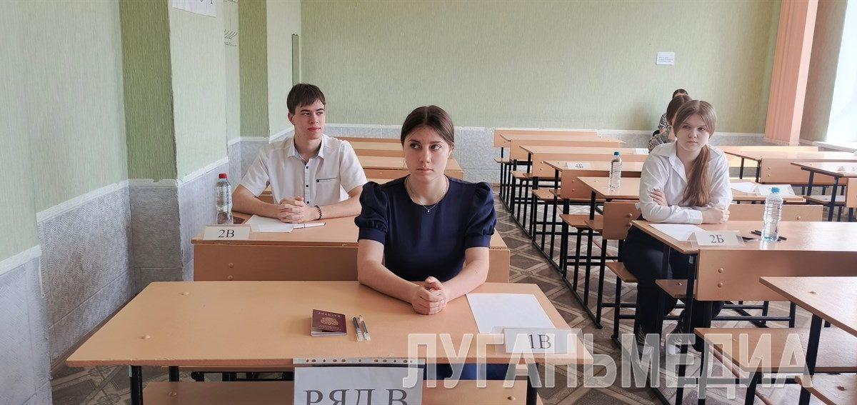 15 выпускников Антрацитовского муниципального округа сдали ЕГЭ по русскому языку
