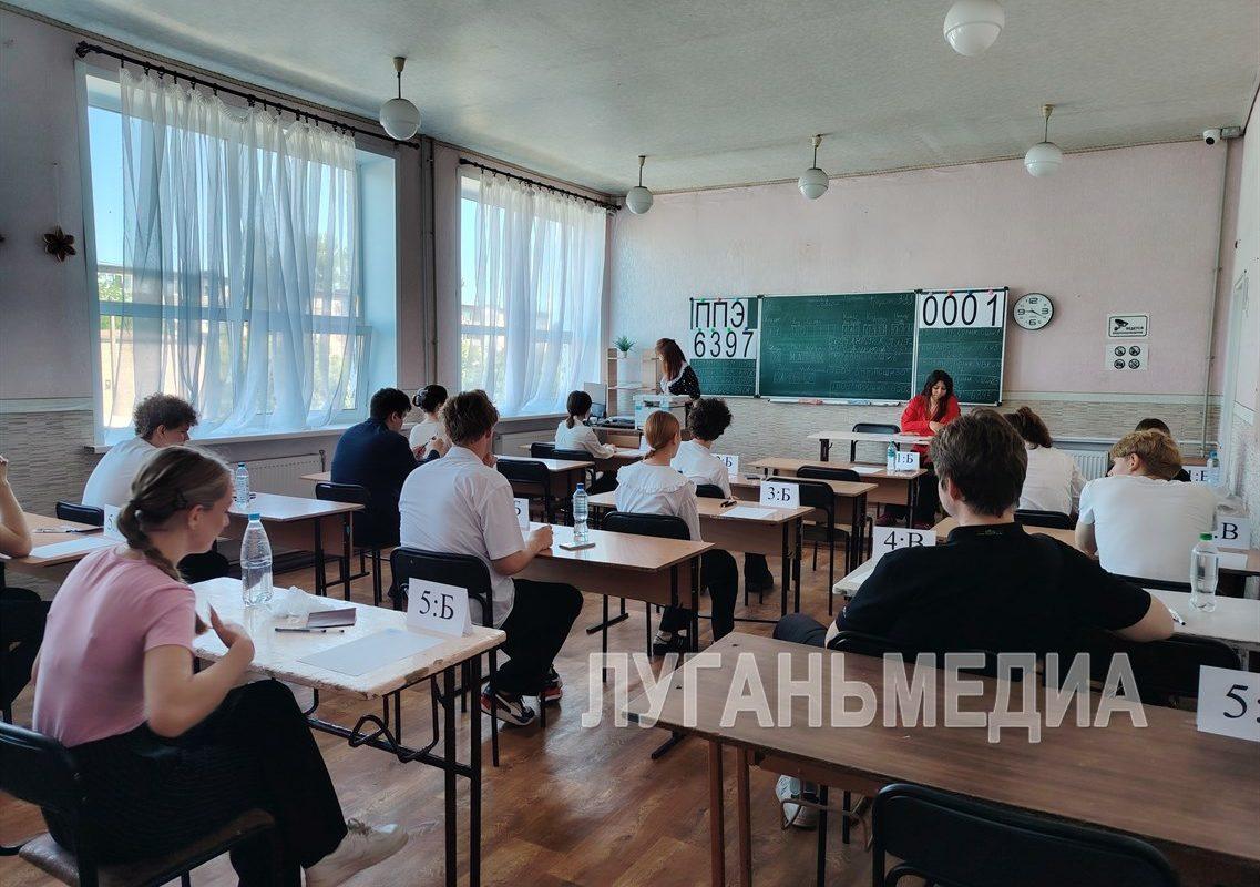 В Стаханове выпускники сдали единый государственный экзамен по математике