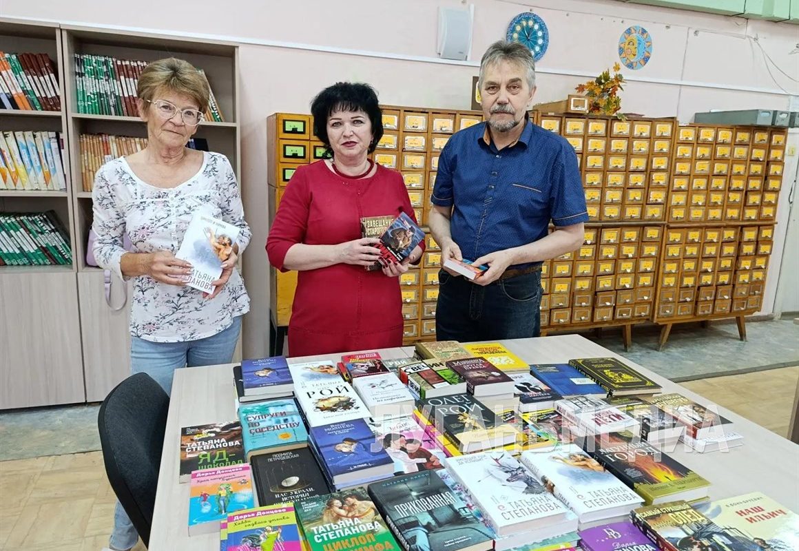 Благотворительный фонд «БлагоДарите» передал библиотекам Луганска книги