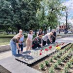 Стахановчане возложили цветы в День памяти и скорби