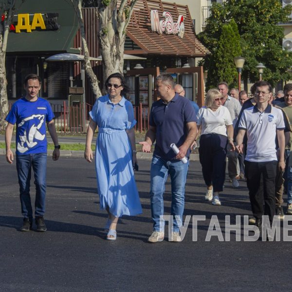 Глава Луганска проверила ход работ на улице Буденного