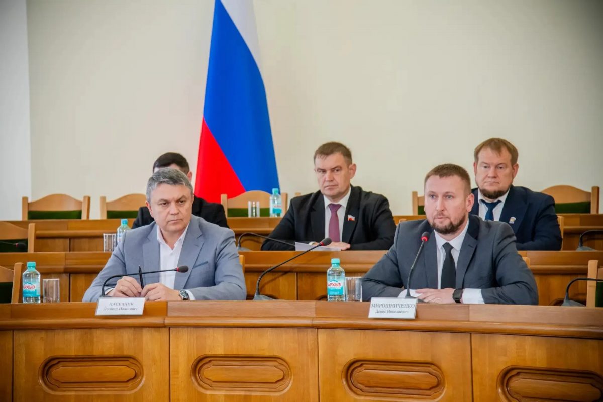 Леонид Пасечник на заседании Народного Совета представил кандидатуру на должность Председателя Правительства Луганской Народной Республики…