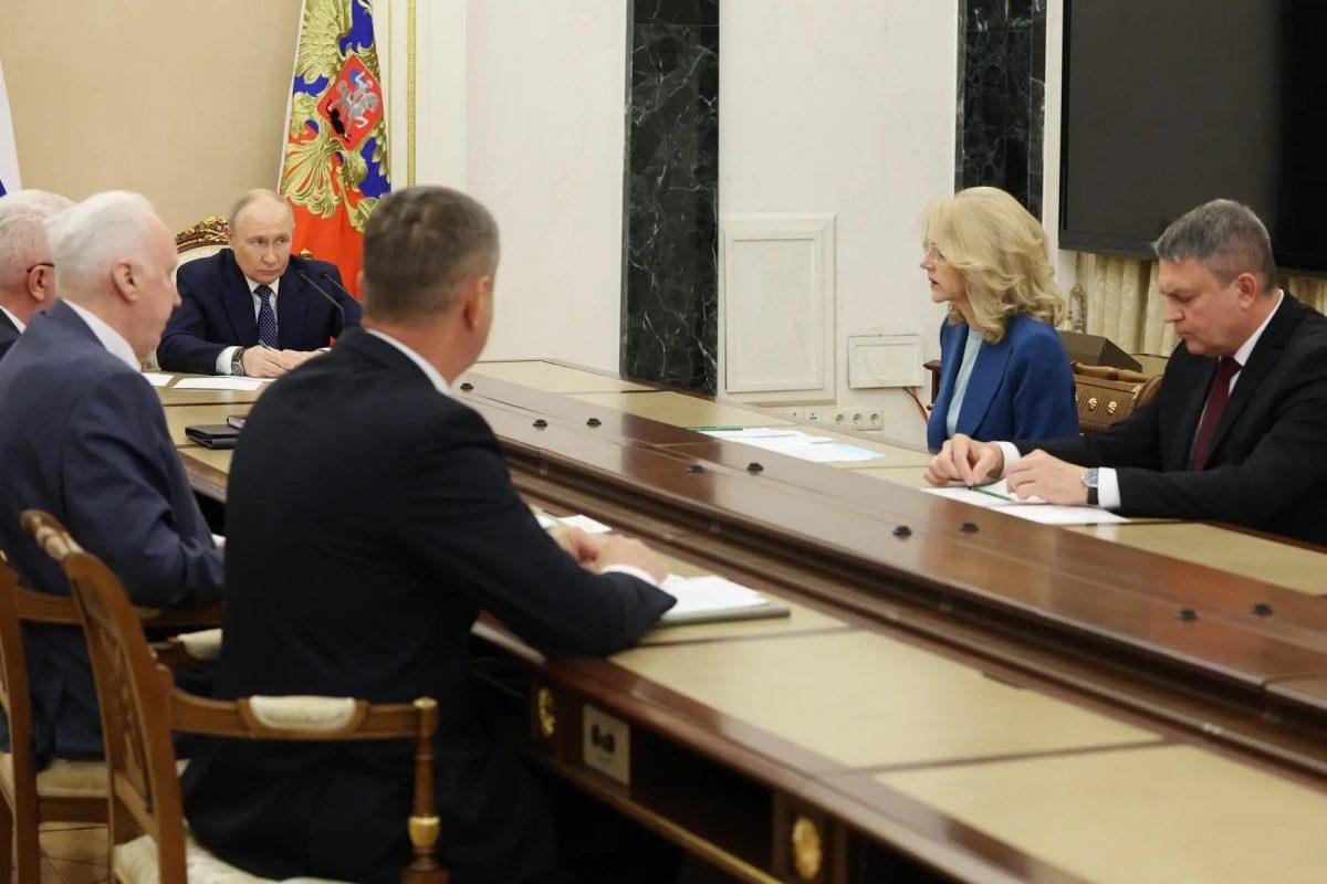Леонид Пасечник доложил Президенту России Владимиру Владимировичу Путину о том, как оказывается помощь и поддержка…