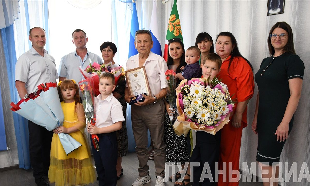 Медалью «За любовь и верность» награждена семья Никитиных из Первомайска