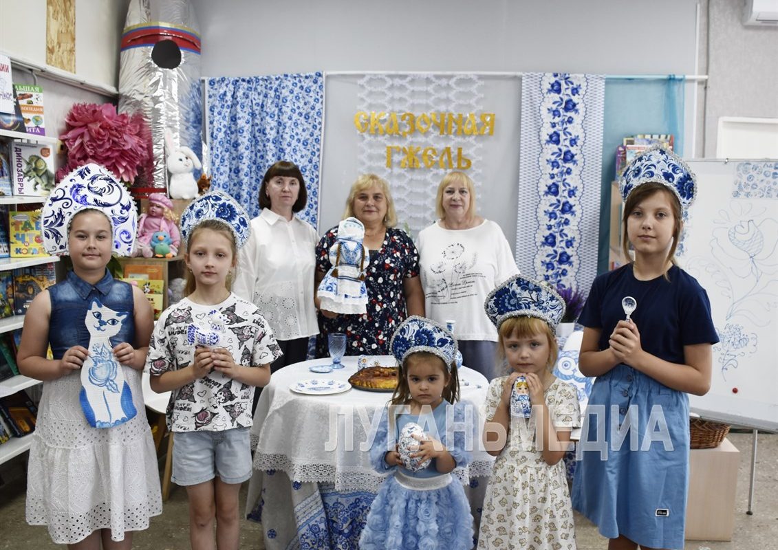 В Марковке прошло детское мероприятие, посвященное росписи гжель
