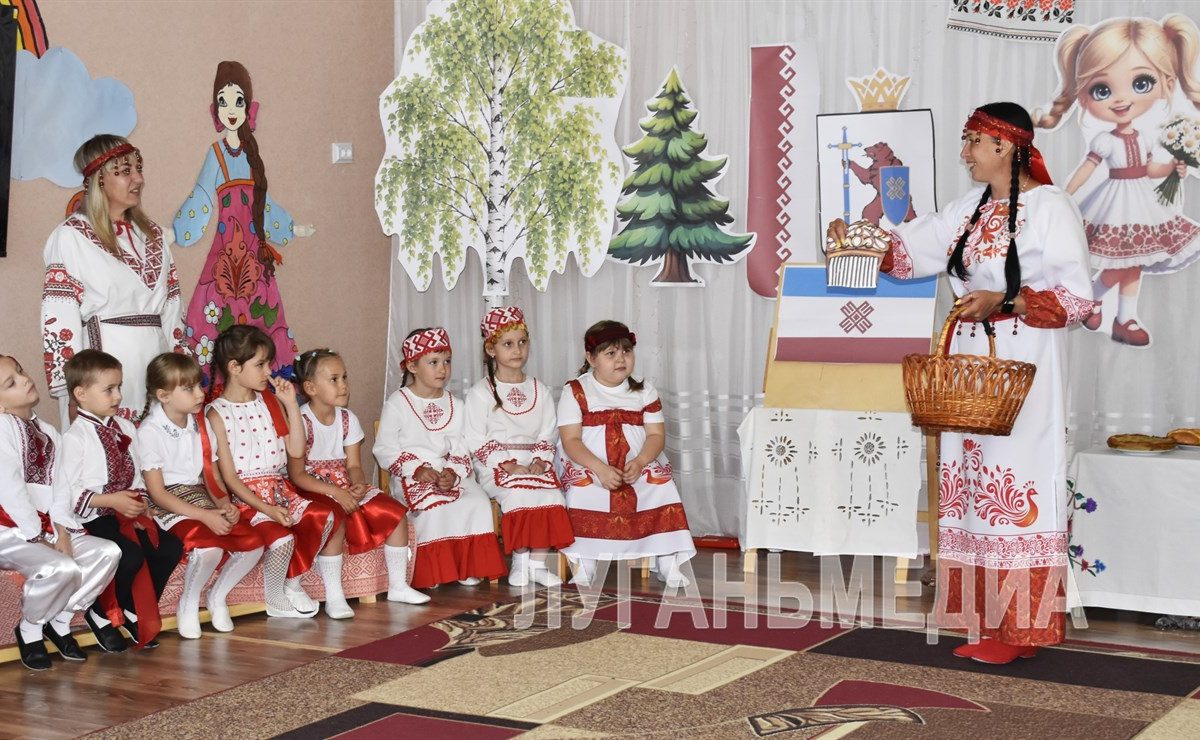 В рамках Года единства народов России в Марковском детском саду «Колосок» изучали культуру Республики Марий…